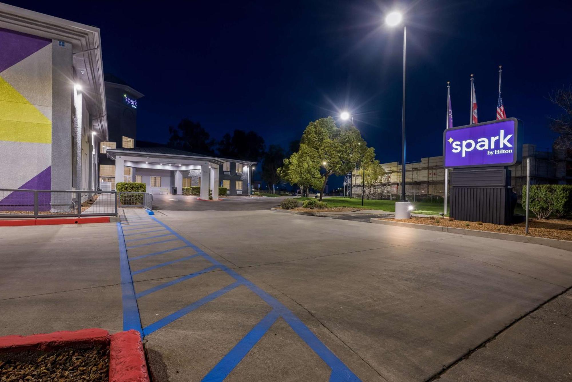 Spark By Hilton Williams Newly Opened 2025 Exterior foto